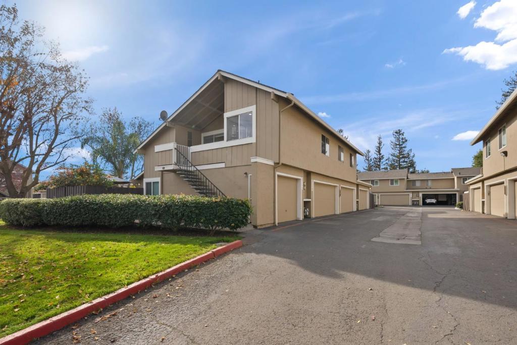 2315 Warfield Way B Property Photo 28