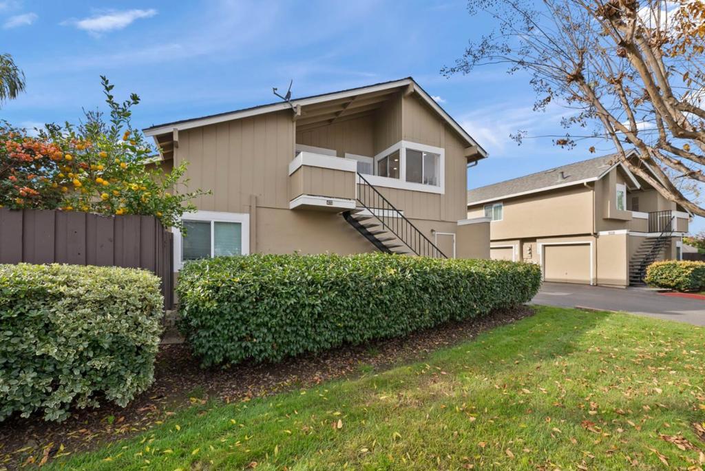 2315 Warfield Way B Property Photo 32