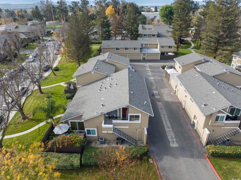 2315 Warfield Way B Property Photo 34