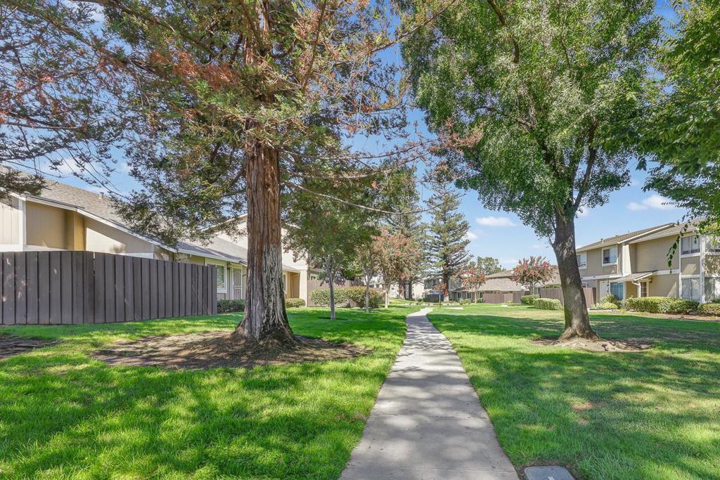 2315 Warfield Way B Property Photo 38
