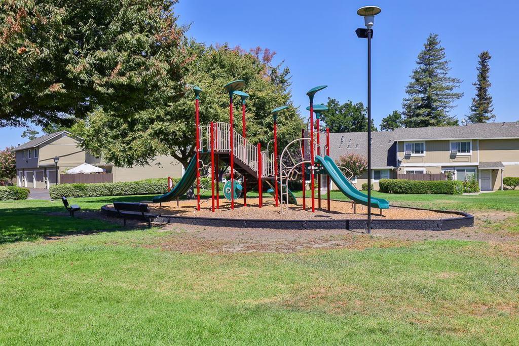 2315 Warfield Way B Property Photo 42