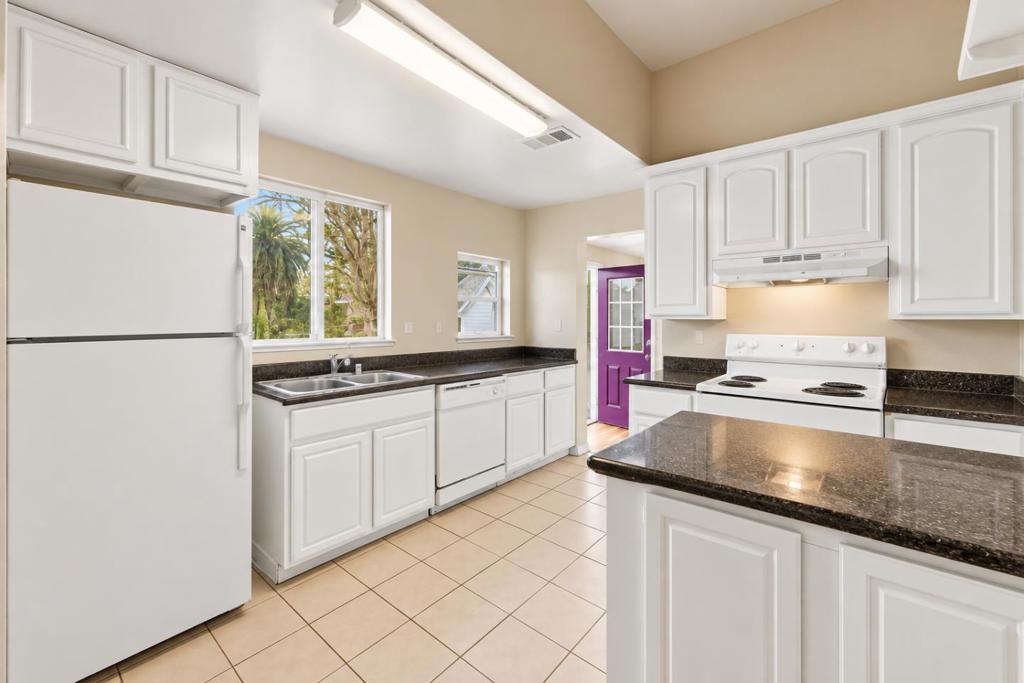 325 E Saint John Street Property Photo 3