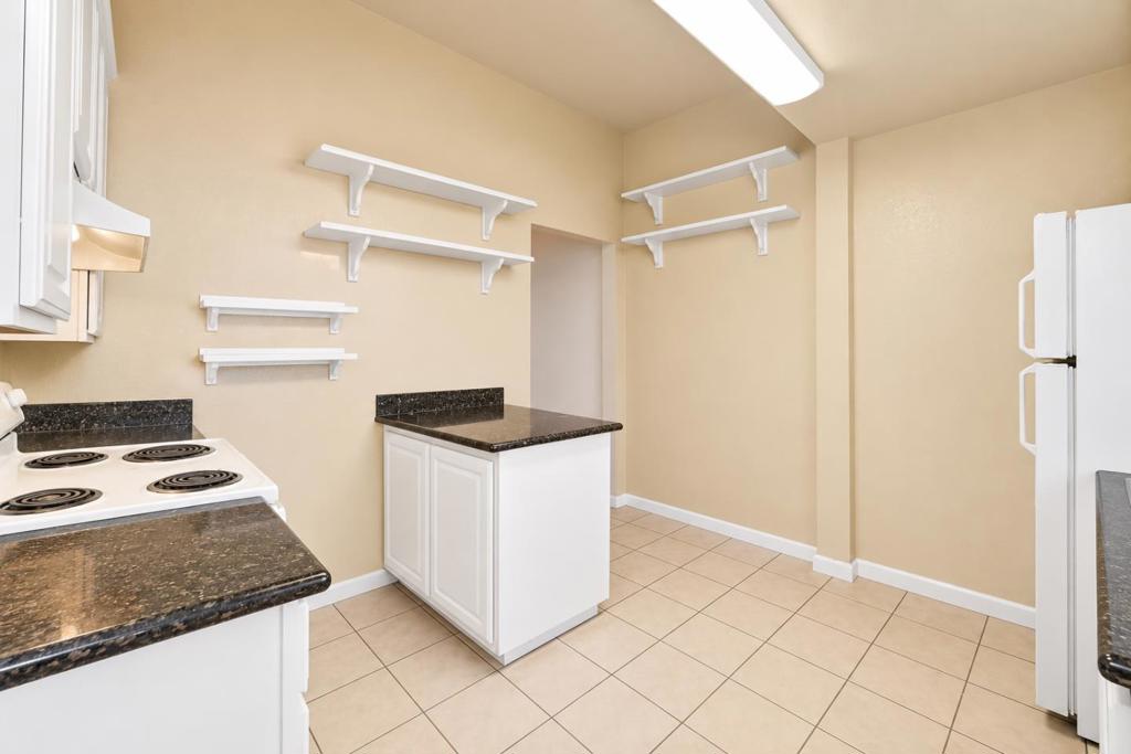 325 E Saint John Street Property Photo 4