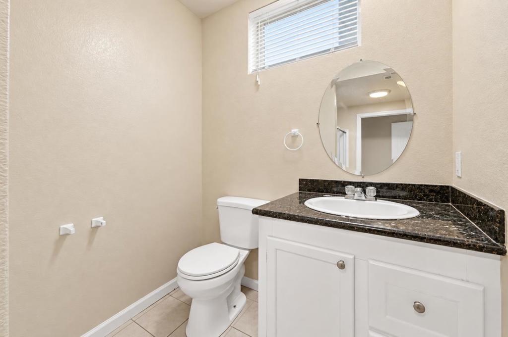 325 E Saint John Street Property Photo 9