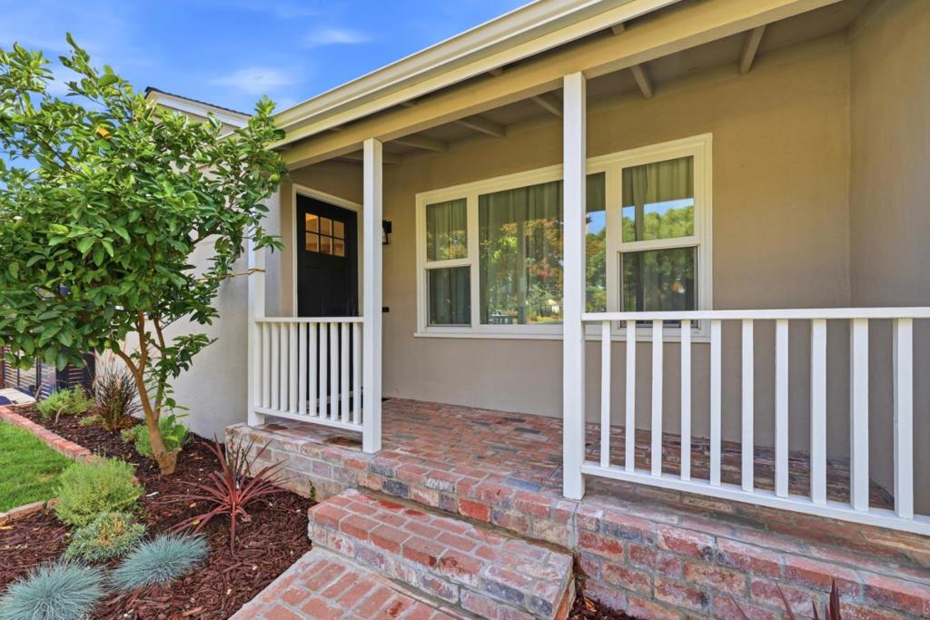 2297 Radio Avenue Property Photo 5
