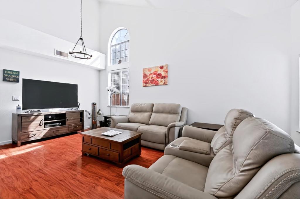 34312 Mulberry Terrace Property Photo 4