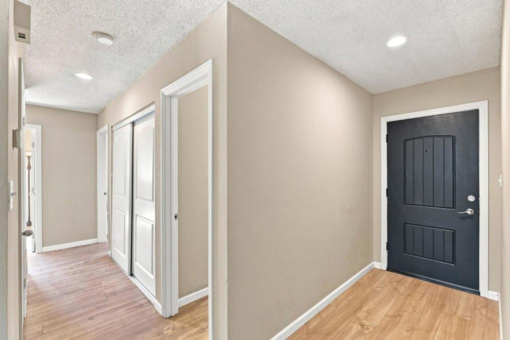 4716 Stonehurst Way Property Photo 2