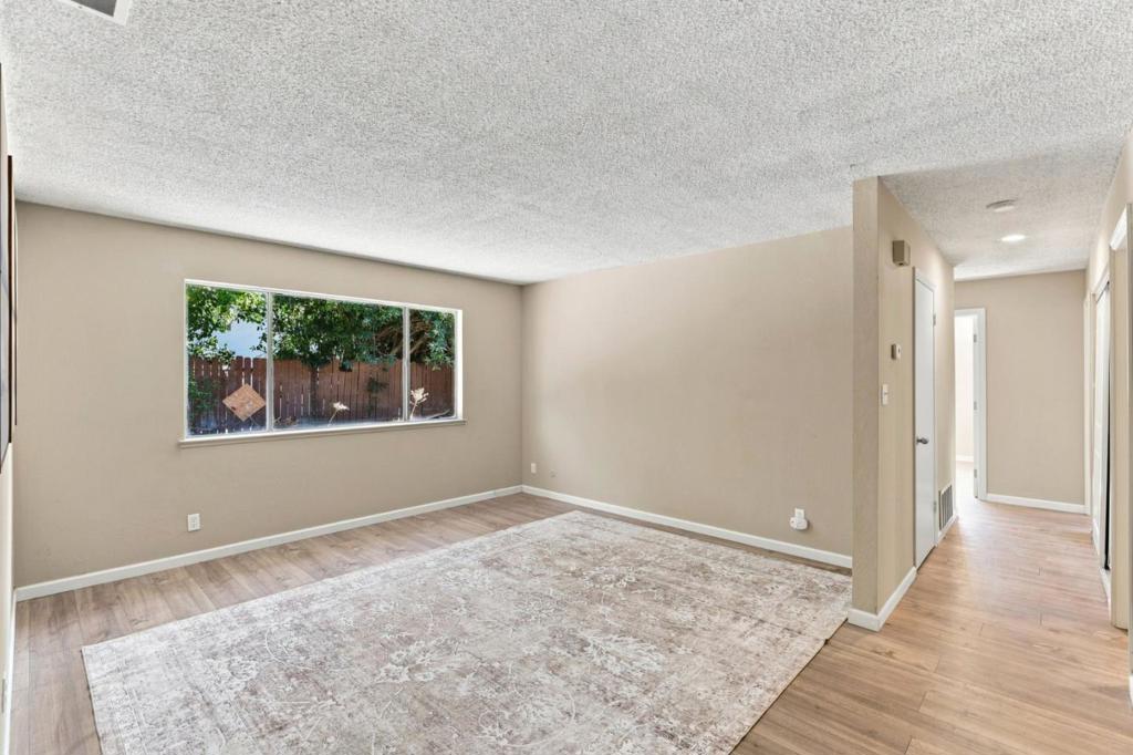 4716 Stonehurst Way Property Photo 3