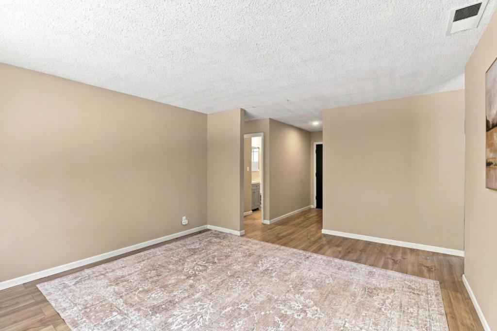 4716 Stonehurst Way Property Photo 4