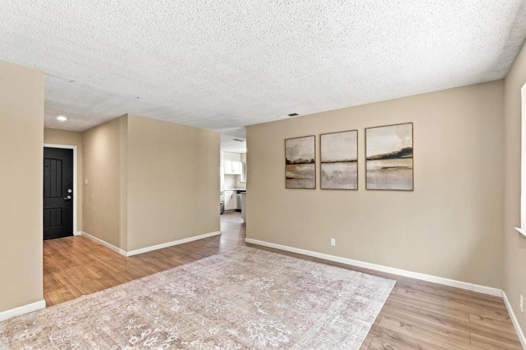4716 Stonehurst Way Property Photo 5