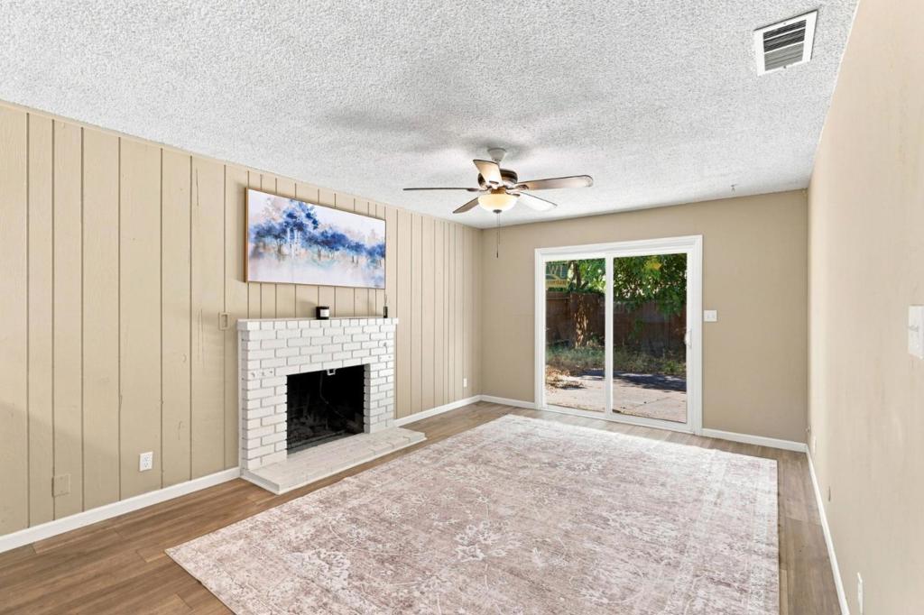 4716 Stonehurst Way Property Photo 6