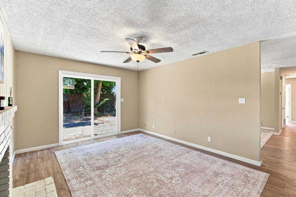 4716 Stonehurst Way Property Photo 7