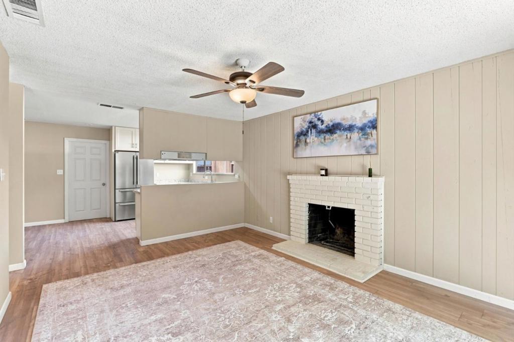 4716 Stonehurst Way Property Photo 9