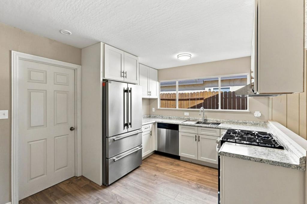 4716 Stonehurst Way Property Photo 11