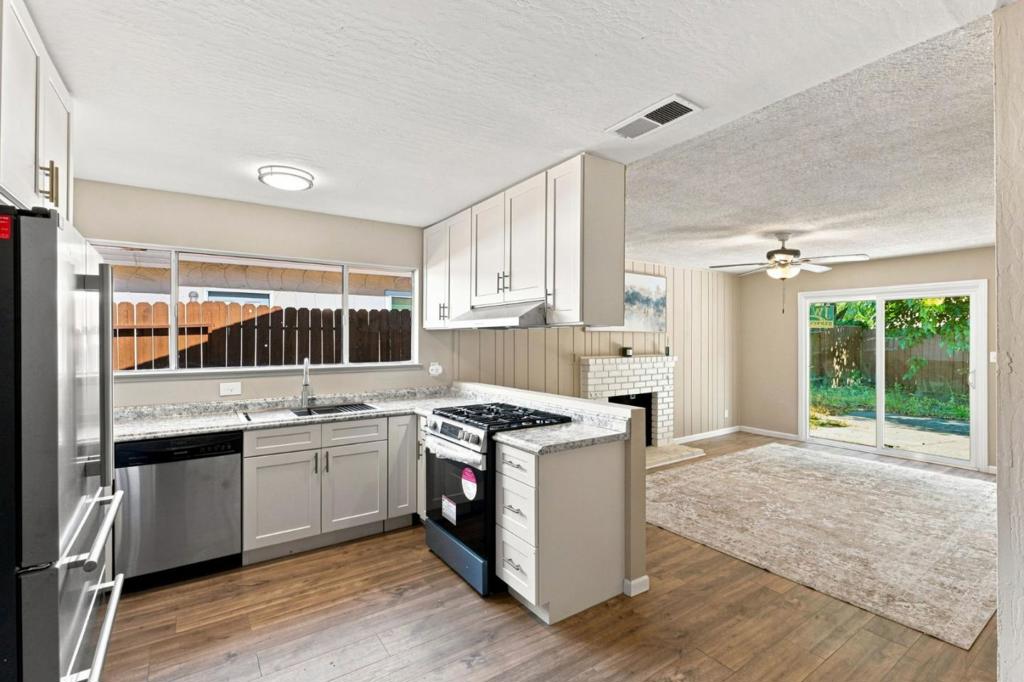 4716 Stonehurst Way Property Photo 12