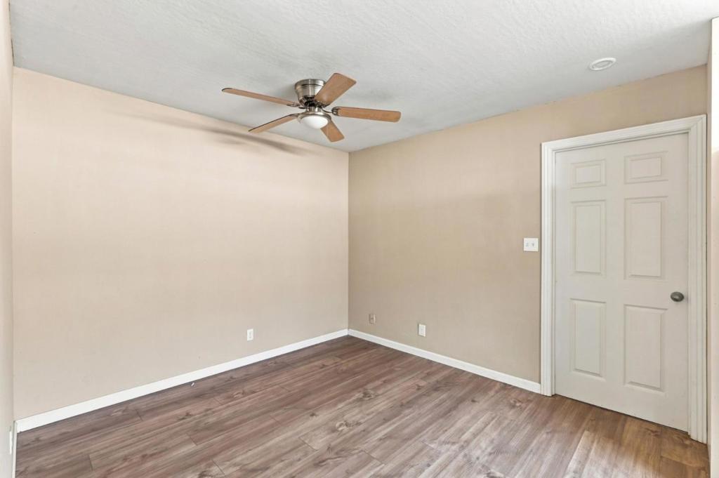 4716 Stonehurst Way Property Photo 17