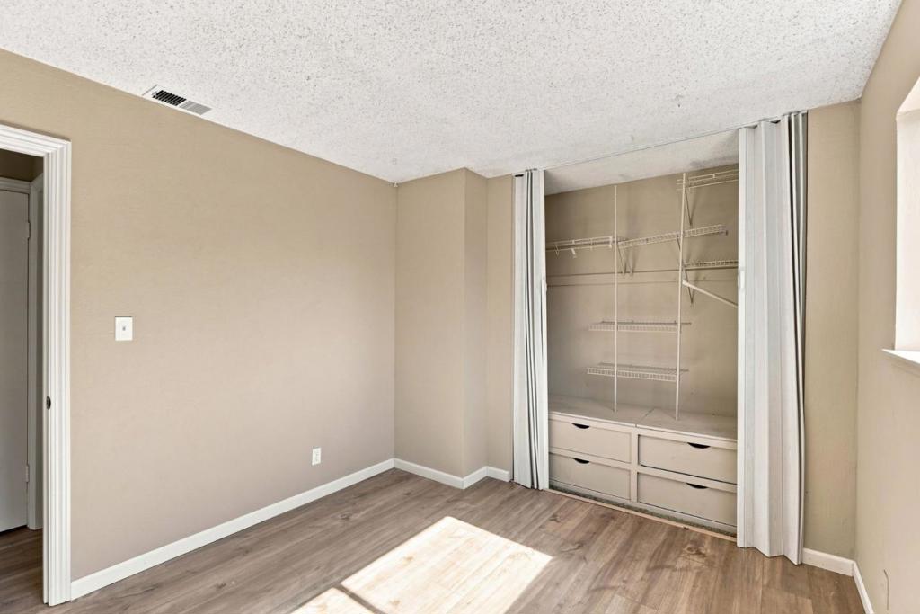 4716 Stonehurst Way Property Photo 29