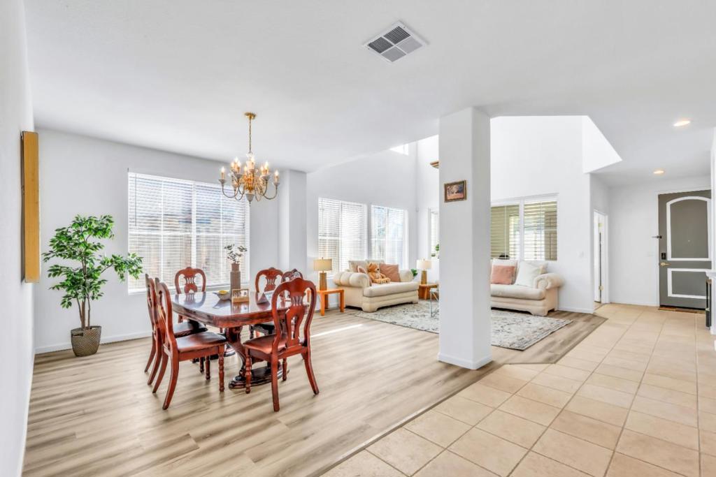 4708 Shetland Court Property Photo 6