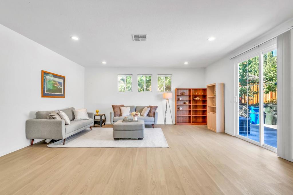 4708 Shetland Court Property Photo 8