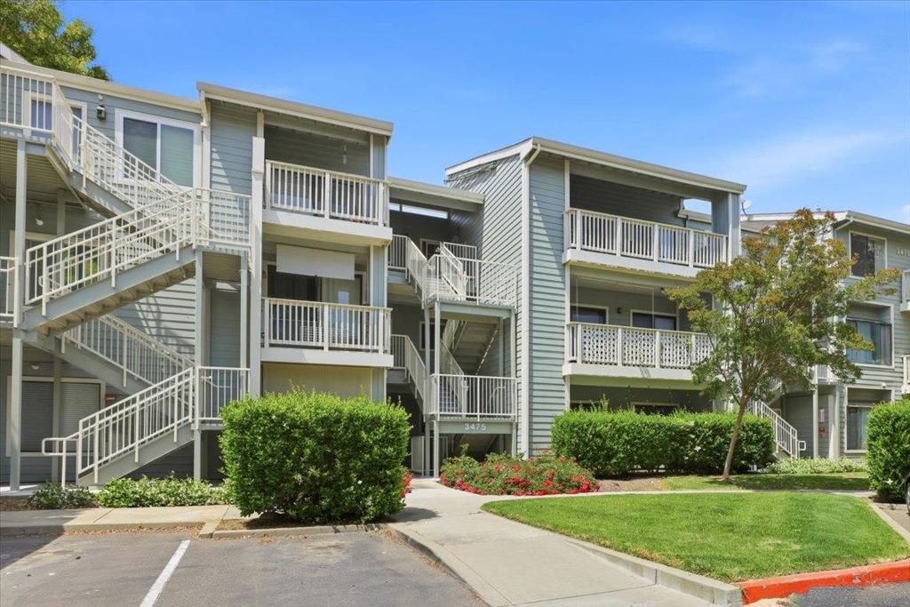 3475 Deerwood Terrace 304 Property Photo 15
