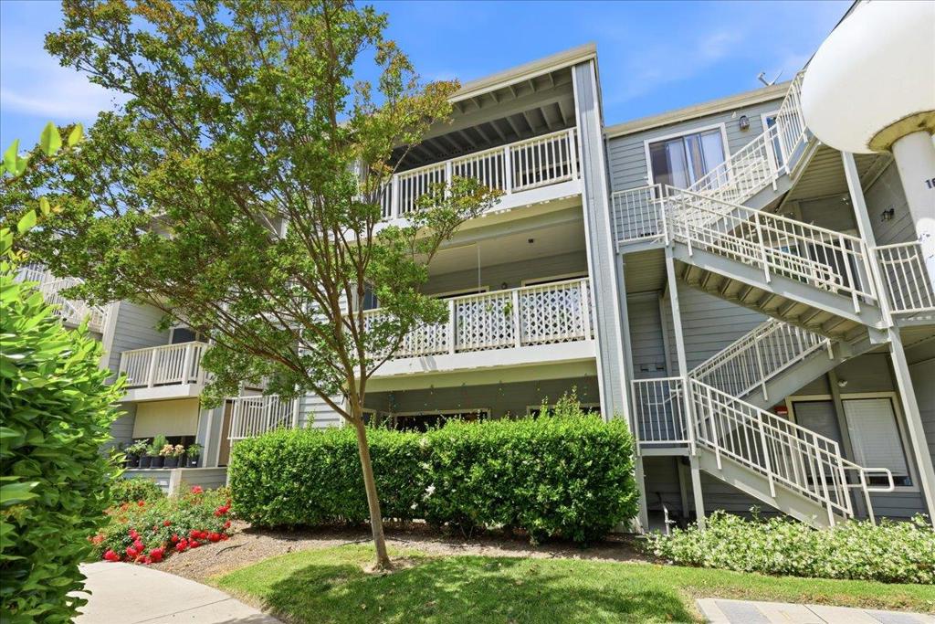 3475 Deerwood Terrace 304 Property Photo 17