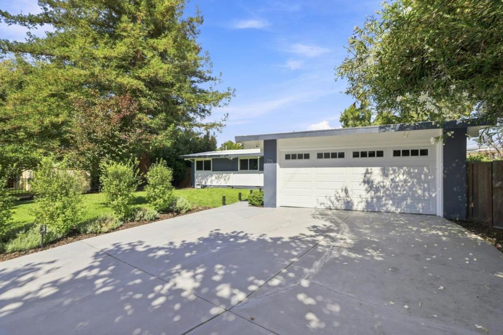 795 E Charleston Road Property Photo 4