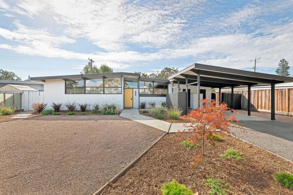390 E Charleston Road Property Photo
