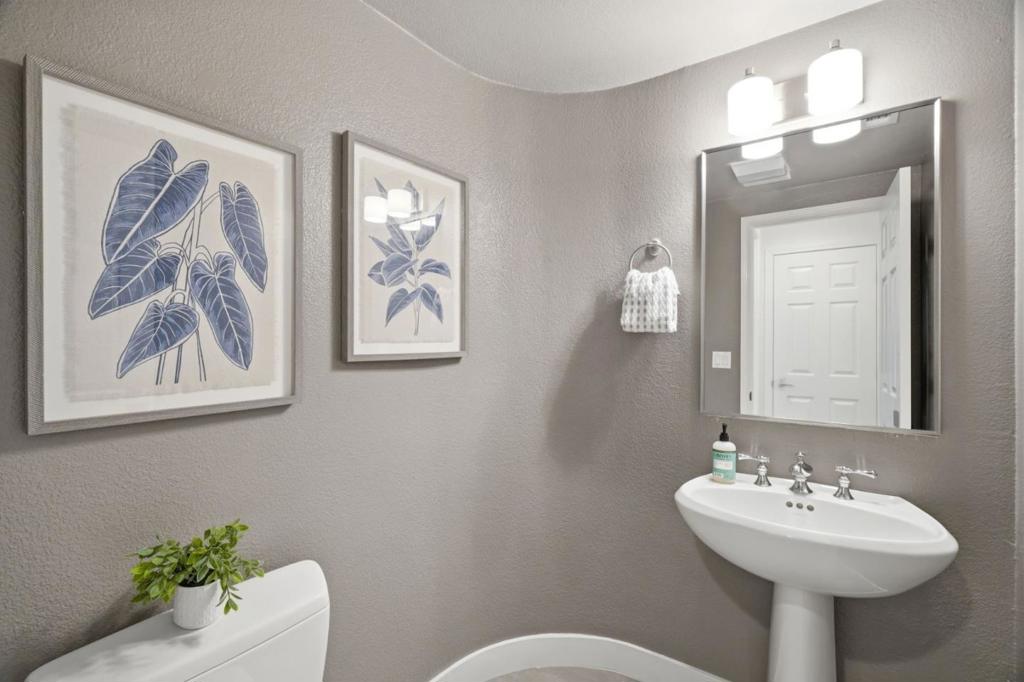 705 Mariposa Avenue Property Photo 27