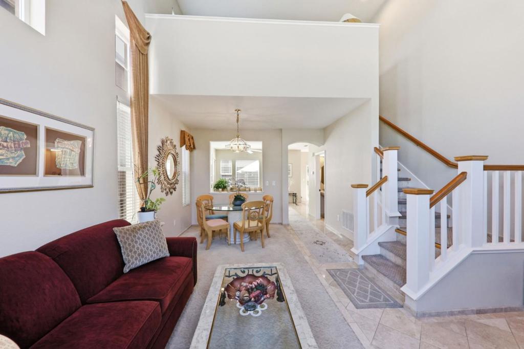 102 Triana Way Property Photo 7