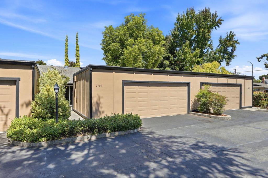 1115 Blackberry Terrace Property Photo 1