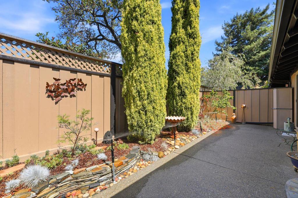 1115 Blackberry Terrace Property Photo 6