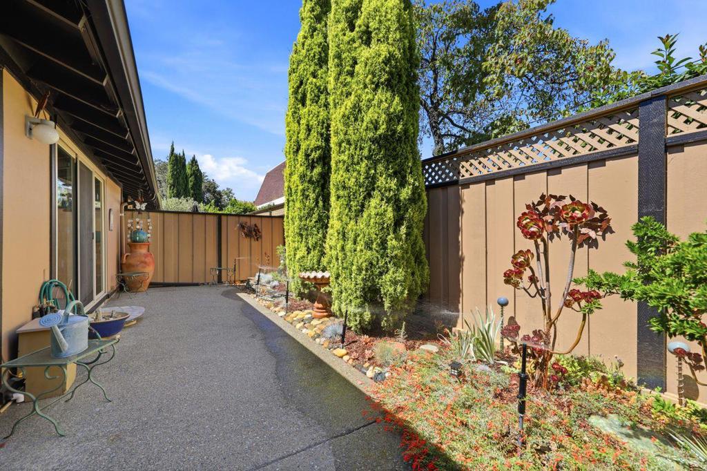 1115 Blackberry Terrace Property Photo 7