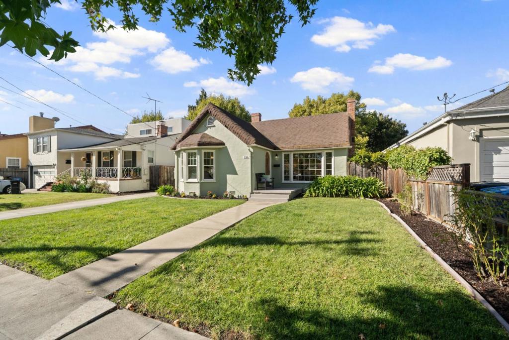 326 Hudson Street Property Photo 4