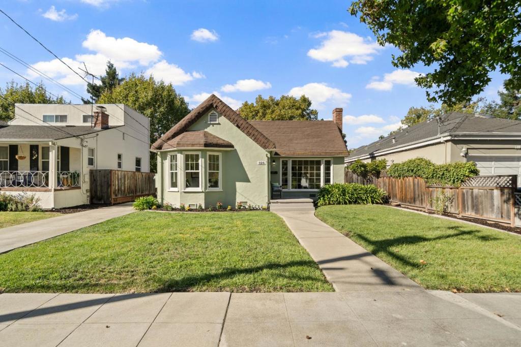 326 Hudson Street Property Photo 6