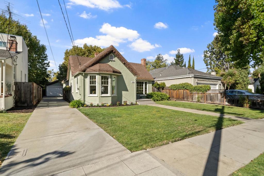 326 Hudson Street Property Photo 7