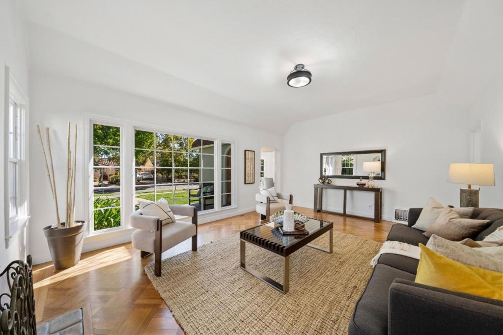 326 Hudson Street Property Photo 11