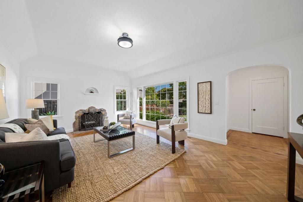 326 Hudson Street Property Photo 14