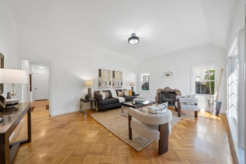326 Hudson Street Property Photo 16
