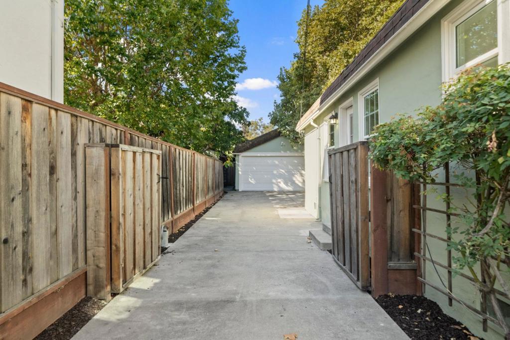 326 Hudson Street Property Photo 39