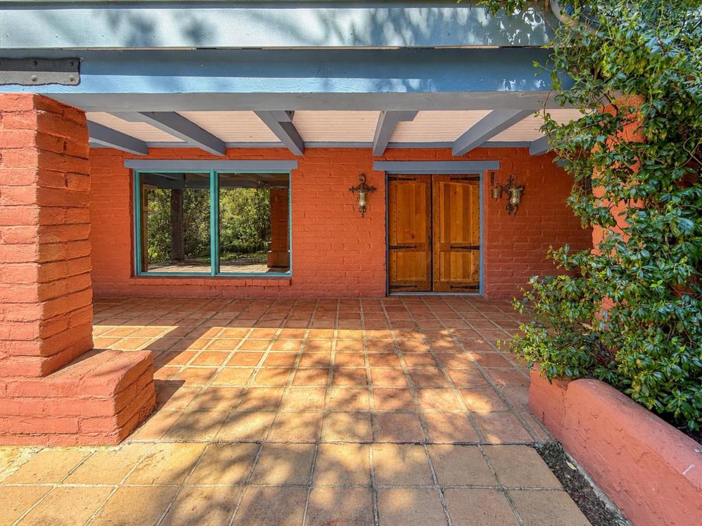10 Joaquin Road Property Photo 2
