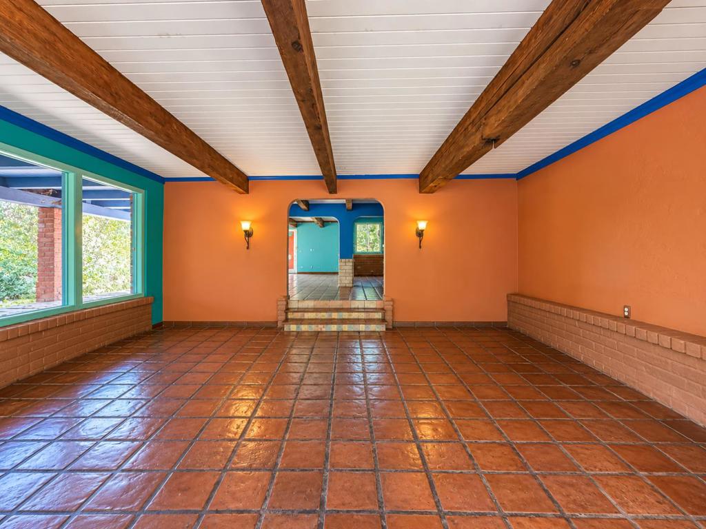 10 Joaquin Road Property Photo 6