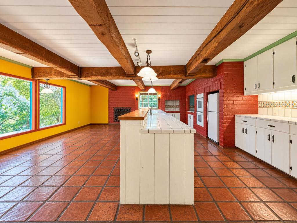 10 Joaquin Road Property Photo 11