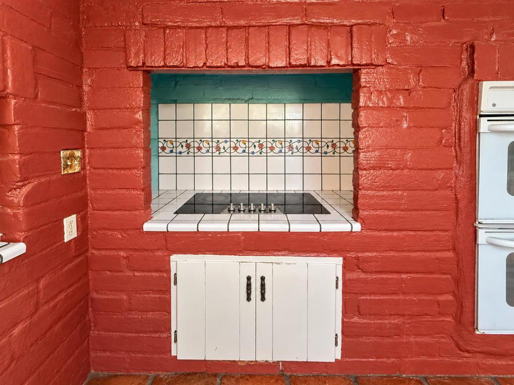10 Joaquin Road Property Photo 12