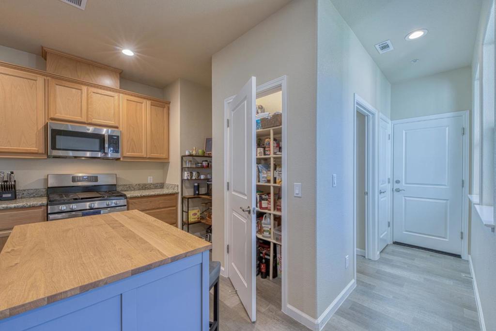 675 Lewis Street Property Photo 13