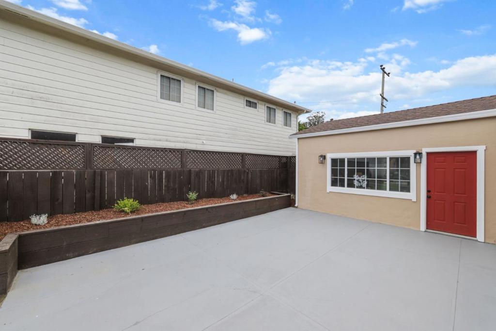 2700 Rollingwood Drive Property Photo 4