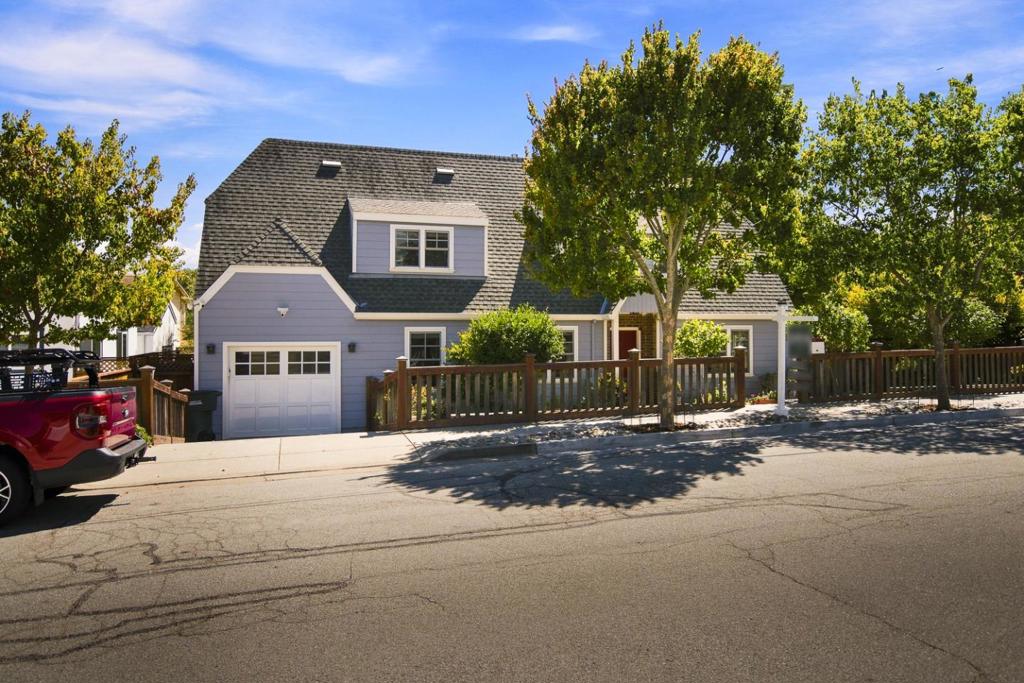 1035 Chadbourne Avenue Property Photo 2
