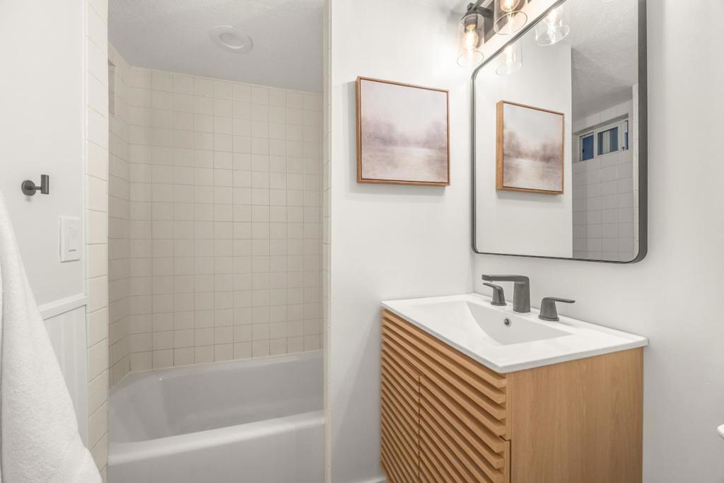 574 Spinnaker Court Property Photo 15