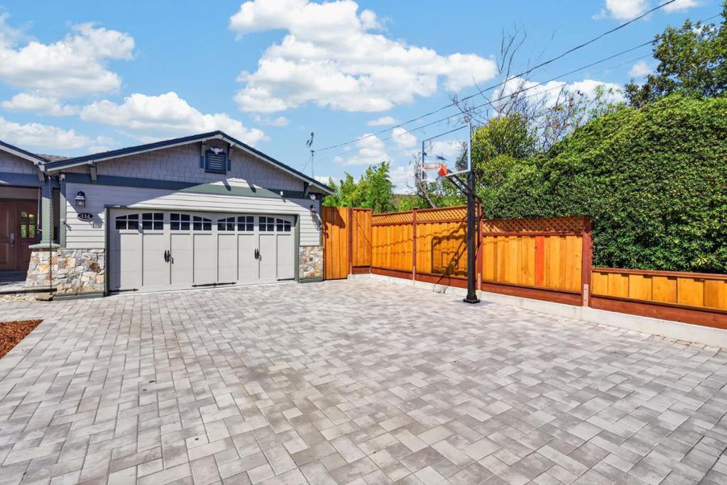 411 Carlyn Avenue Property Photo 3