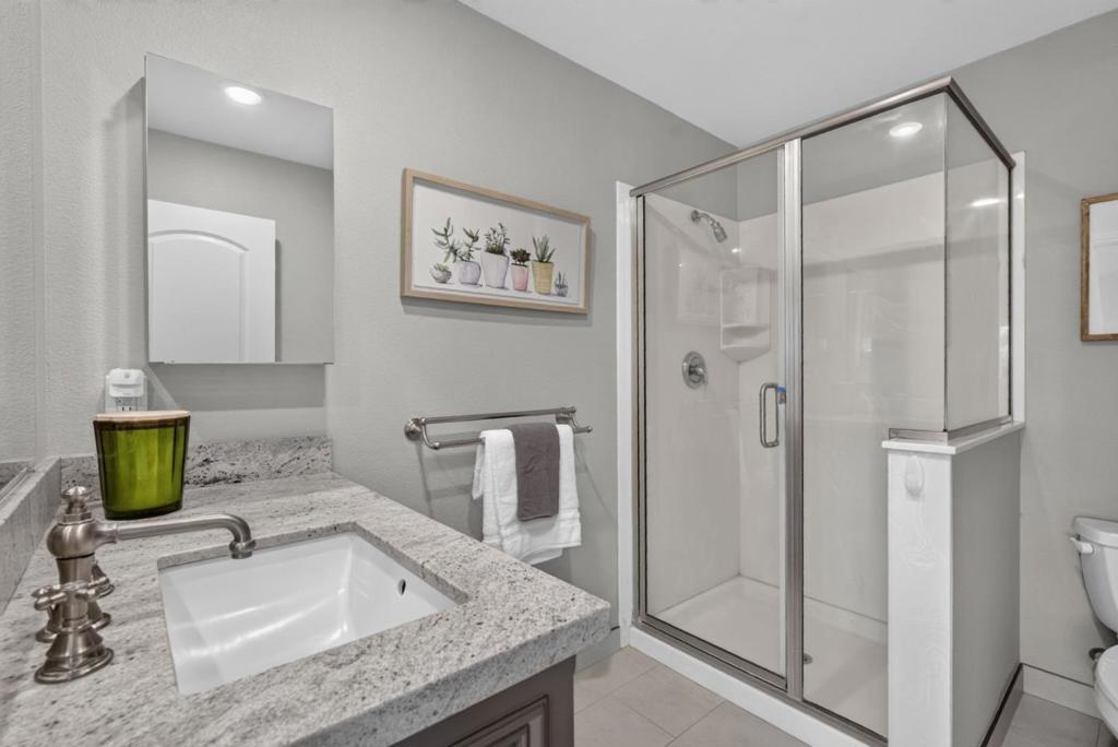 411 Carlyn Avenue Property Photo 33