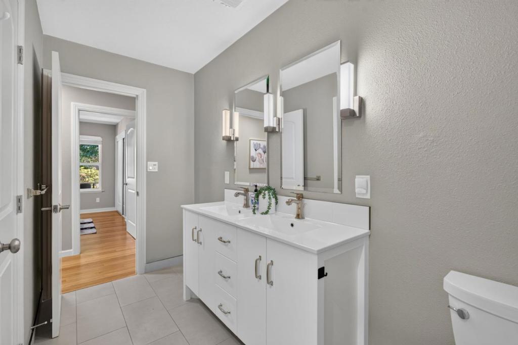 411 Carlyn Avenue Property Photo 40